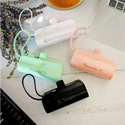 【名入れ対応】mini モバイルバッテリー Type-C出力端子 Lightning出力端子 5000mAh 彫刻 ピンク ブラック ホワイト ブラック 軽量 小型 急速充電 大容量 コンパクト 記念 ギフト iPhone AirPods 販促 ノベルティ 携帯 トラベル 旅行