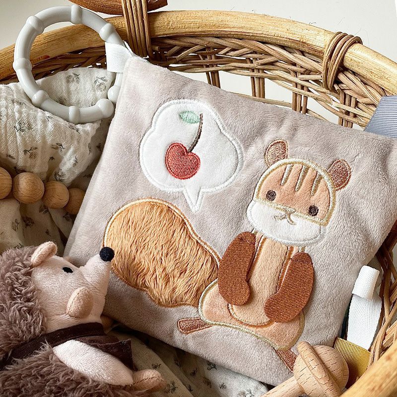 amanoppo ふんわりえほん 布絵本 りすくんのさくらんぼ探し ネームタグ