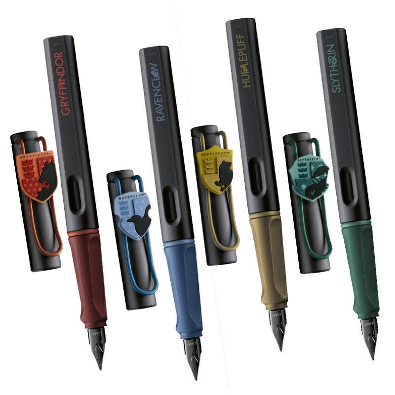 【名入れ無料】 ラミー LAMY サファリ safari ハリーポッター  Harry Potter ハリポタ 万年筆 ４寮セット グリフィンドール スリザリン レイブンクロー ハッフルパフ ホグワーツ 赤 緑 青 黄 文房具 ギフト クリスマス プレゼント 推し活