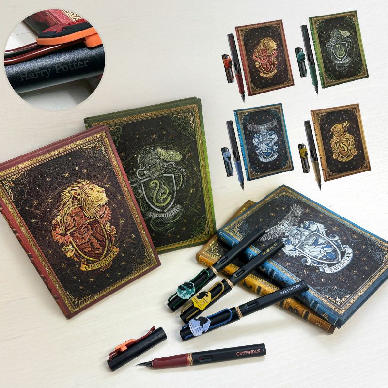 【名入れ無料】ハリーポッター Harry Potter LAMY サファリ 万年筆 4寮セット ＋ ペーパーブランクス ミディ 罫線 ノート4冊セット ホグワーツ 全寮コンプリート ８点セット グリフィンドール スリザリン レイブンクロー ハッフルパフ ハリポタ