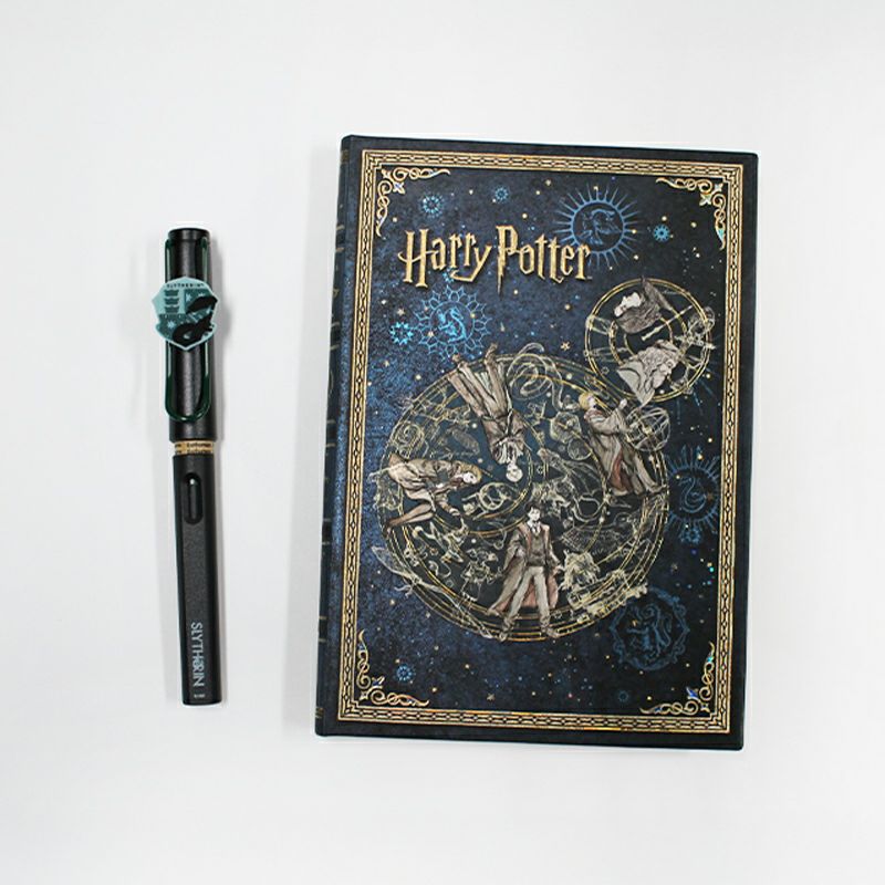 【名入れ無料】ハリーポッター Harry Potter ハリポタ ラミー サファリ LAMY Safari 万年筆 ペーパーブランクス Paperblanks スリザリン ホグワーツの伝説 midi 罫線 ノート 2点セット